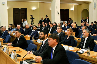 Городская дума Ростова приняла досрочную отставку градоначальника Алексея Логвиненко