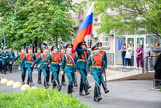 В Ростове, у домов, где живут ветераны-фронтовики, проходят мини-парады