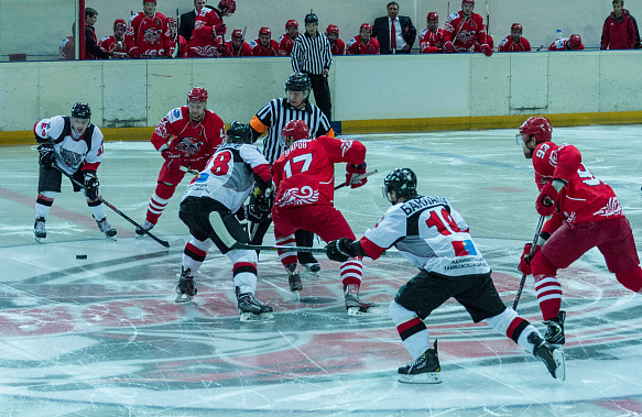 Дома помогли стены…