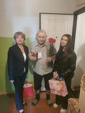  Вручили юбилейные медали ростовским ветеранам