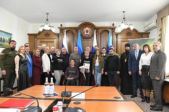 В ЛНР волонтерам вручили знаки «Народный фронт. Все для Победы»