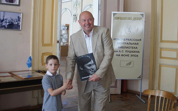 Новочеркасский юниор получил подарок от чемпиона мира Анатолия Карпова