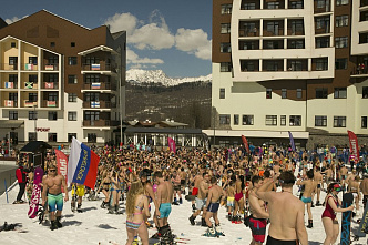 Рекорды бьют лыжники... без штанов