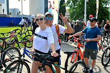 По улицам донской столицы промчал Ростовский вело парад