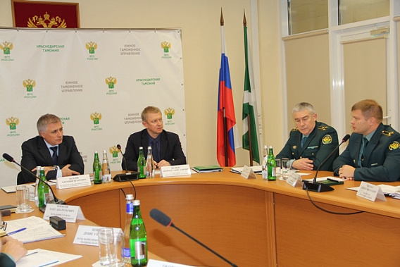 Начальник Южного таможенного управления Андрей Беляев провел рабочее совещание в Краснодарской таможне