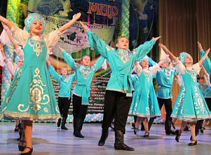 Народный ансамбль из Азова стал заслуженным коллективом