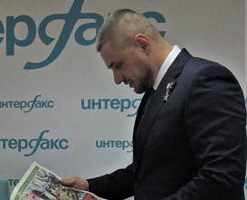 С депутатом Ростовской-на-Дону городской Думы нового созыва Героем России Андреем Манухиным пообщались студенты и гимназисты