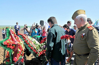 На братских могилах не ставят крестов
