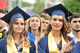 В ДГТУ вручили дипломы лучшим выпускникам