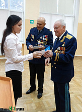 А мне вполне норм. Не пестро)) Только там с газонами огромный косяк... Дебилы проектировали