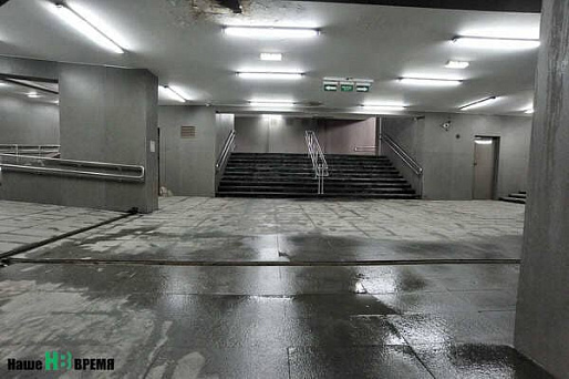 В новом подземном переходе Ростова обрушилась часть потолка