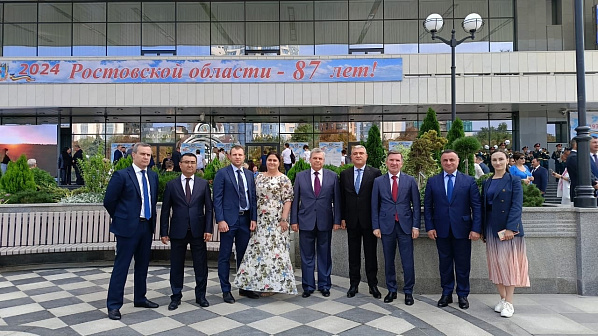 Сегодня у руководителя представительства МИД России в Ростове-на-Дону Юрия Зикеева три приятных события