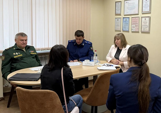 Ростовская область: руководители военной и территориальной прокуратур провели личный приём граждан