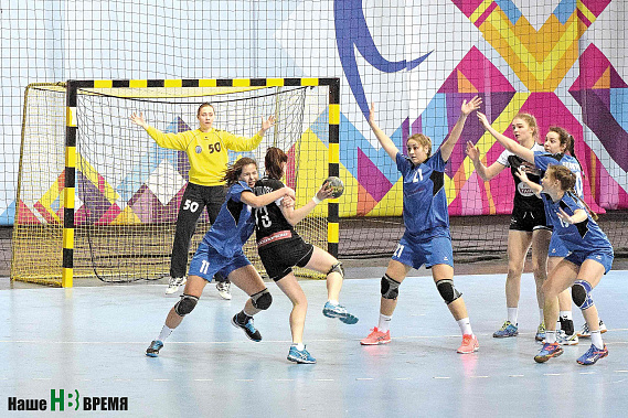 Ростовчанкам (черная форма) нужно было побеждать. Но увы...