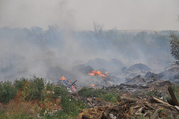 За минувшее лето законсервированная свалка горела в Донецке около десятка раз. Фото газеты 