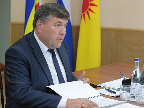 Думская оппозиция намерена добиваться отставки таганрогского градоначальника Михаила Солоницина.