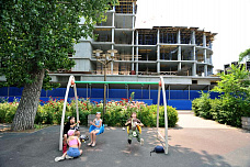 Замок Дракулы и гостиница в парке