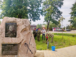 В Весело-Вознесенке провели акцию «Сад памяти»...