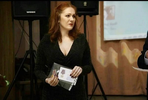 Свои поэтические произведения Алена представляет слушателям на творческих вечерах. 