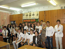 Потянулась детвора в школу с самого утра_16039