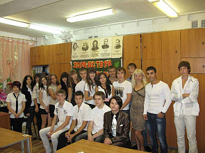 Потянулась детвора в школу с самого утра_16039