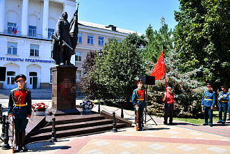Врио губернатора Юрий Слюсарь и другие руководители Ростовской области почтили память Алексея Береста
