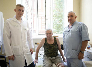 Уникальная гибридная операция врачей РостГМУ спасла шахтера-ветерана от ампутации ноги