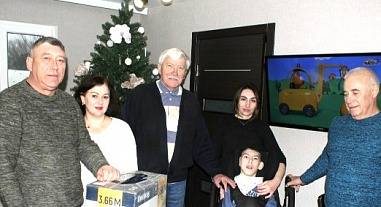 Вячеслав Василенко вручил подарок юному мечтателю из Обливского района