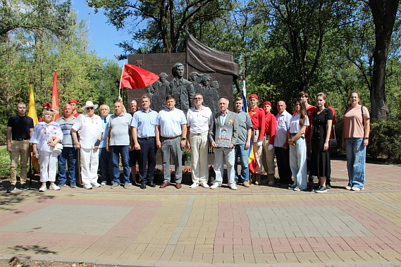 Он придумал имя «Молодой гвардии»