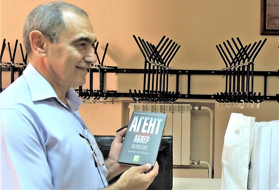   Сегодня поздравления с юбилеем принимает писатель и журналист из Чалтыря Хачик Мнацаканович Хутлубян