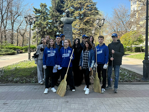 Постоянство с организацией и проведением субботников в Ленинском районе заслуживает уважения...