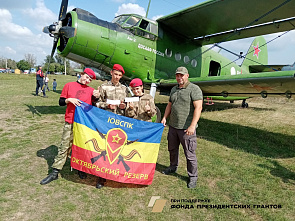 Юнармейцы из поселка Каменоломни совершили свои первые прыжки с парашютом