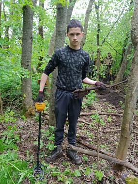 Студент Азовского гуманитарно-технического колледжа Данил Сабитов  в экспедиции участвовал в составе поискового отряда Пешковской школы.