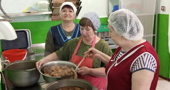 Большекрепинские волонтеры отправят участникам СВО пасхальные подарки