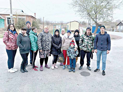 На следующий день после слушаний жители поселка решили объединиться, чтобы не допустить размещения мусорного полигона на черноземах.