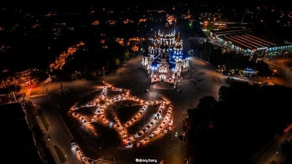 В Новочеркасске учителей поздравили звонком из автомобилей