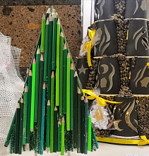 Карандашевая-елка-и-елка-бодрости-и-позитива