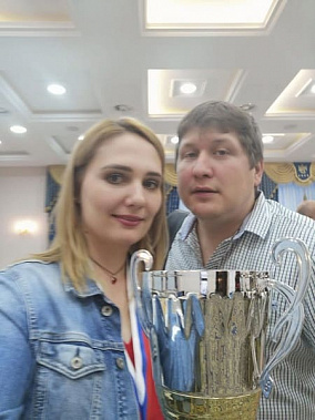 Первым поздравил с успехом Елену Томилову ее супруг гроссмейстер Дмитрий Кряквин