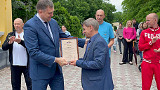 В Новочеркасске прошла традиционная зарядка с чемпионом