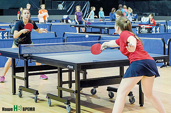 Идет финал турнира в одиночном разряде среди девушек. 