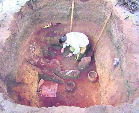 На раскопках Литвиновского кургана. Фото с сайта perekrestokinfo.ru