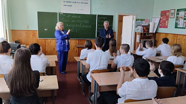 Для выпускников ростовской школы провели открытый урок, посвященный органам местного самоуправления