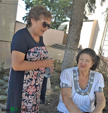 Члены инициативной группы Людмила КАЙМАКЧИ и Наталья МАРЧЕНКО, которых мы встретили у здания Пролетарского районного суда, считают, что их вынудили стать сутяжниками...