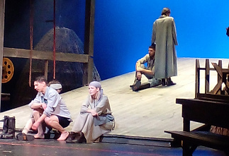 В Ростове показали премьеру спектакля «Сестра, подруга и жена»