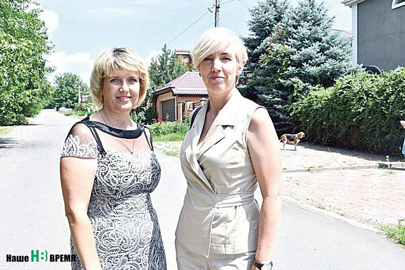 Председатель ТОС «Ермак» Елена КОБЕЛЕВА и председатель ТОС «Лазурное» Наталья ГОВОРУХИНА. Их цель – сделать жизнь на своих улицах комфортнее.