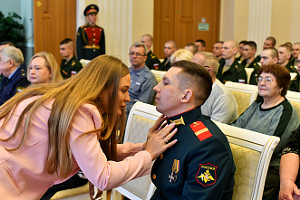 22 03 2026 Дончанина Дениса Свиридова удостоили «Золотой звезды» Героя России