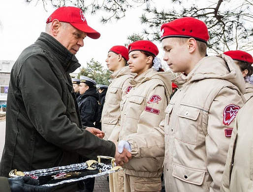 В Ростове прошел юнармейский парад