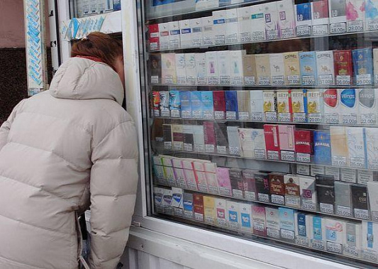 В России спрос на сигареты упал, но курить меньше не стали 