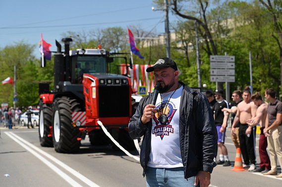 Силач из Волгодонска  Михаил Иванов принимает поздравления