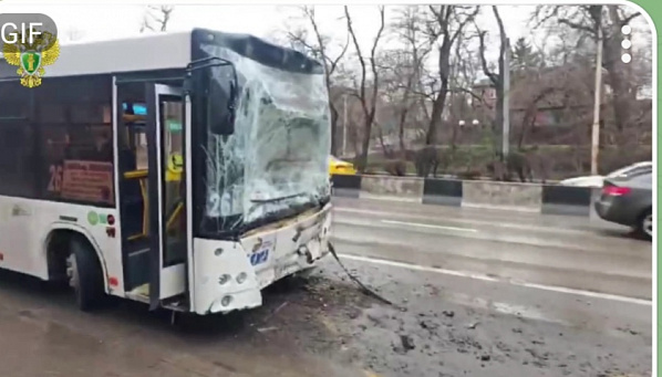 Два автобуса сегодня столкнулись в Ростове-на-Дону